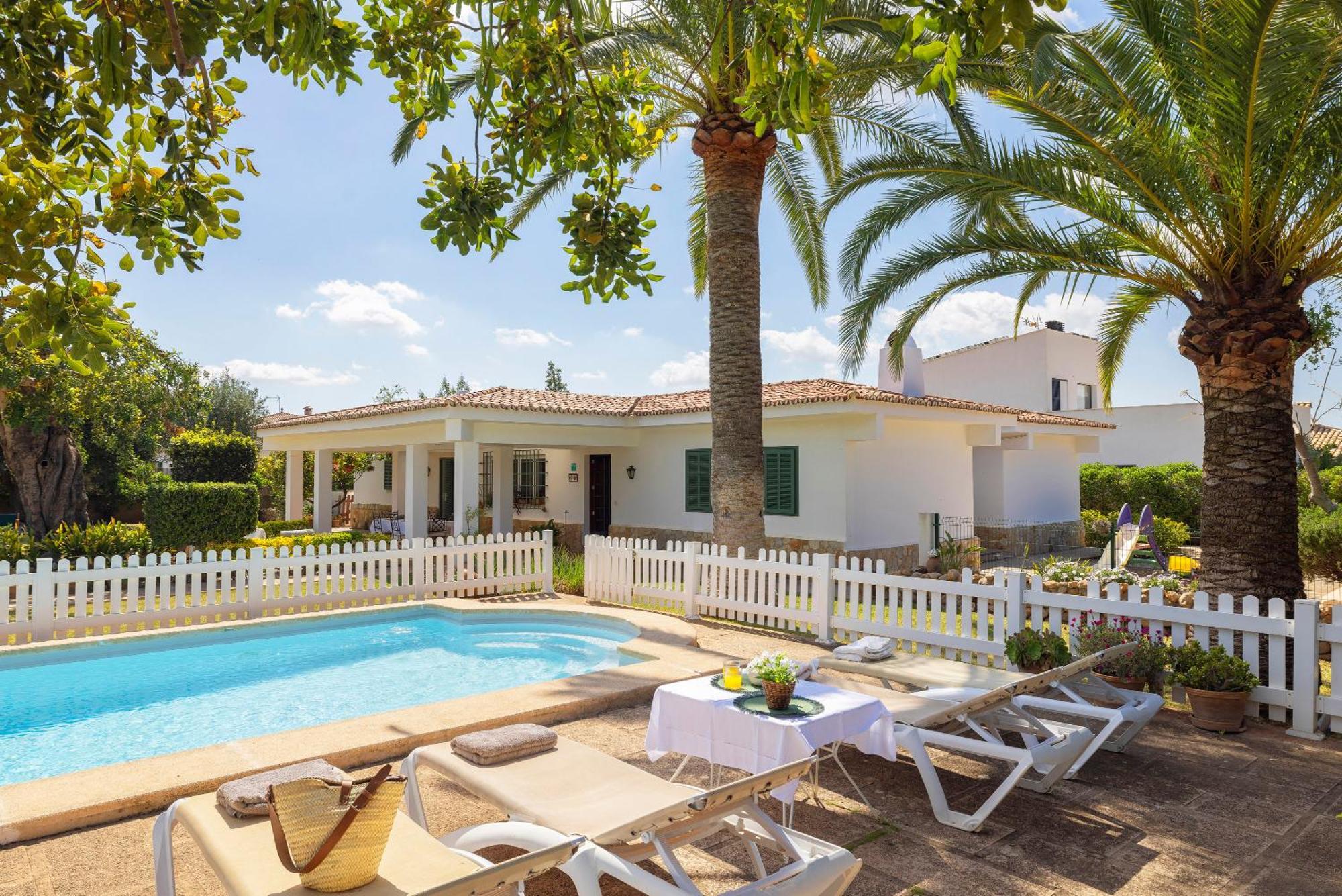 Ideal House For Two Families With Pool And Barbecue Plamanyola Buitenkant foto