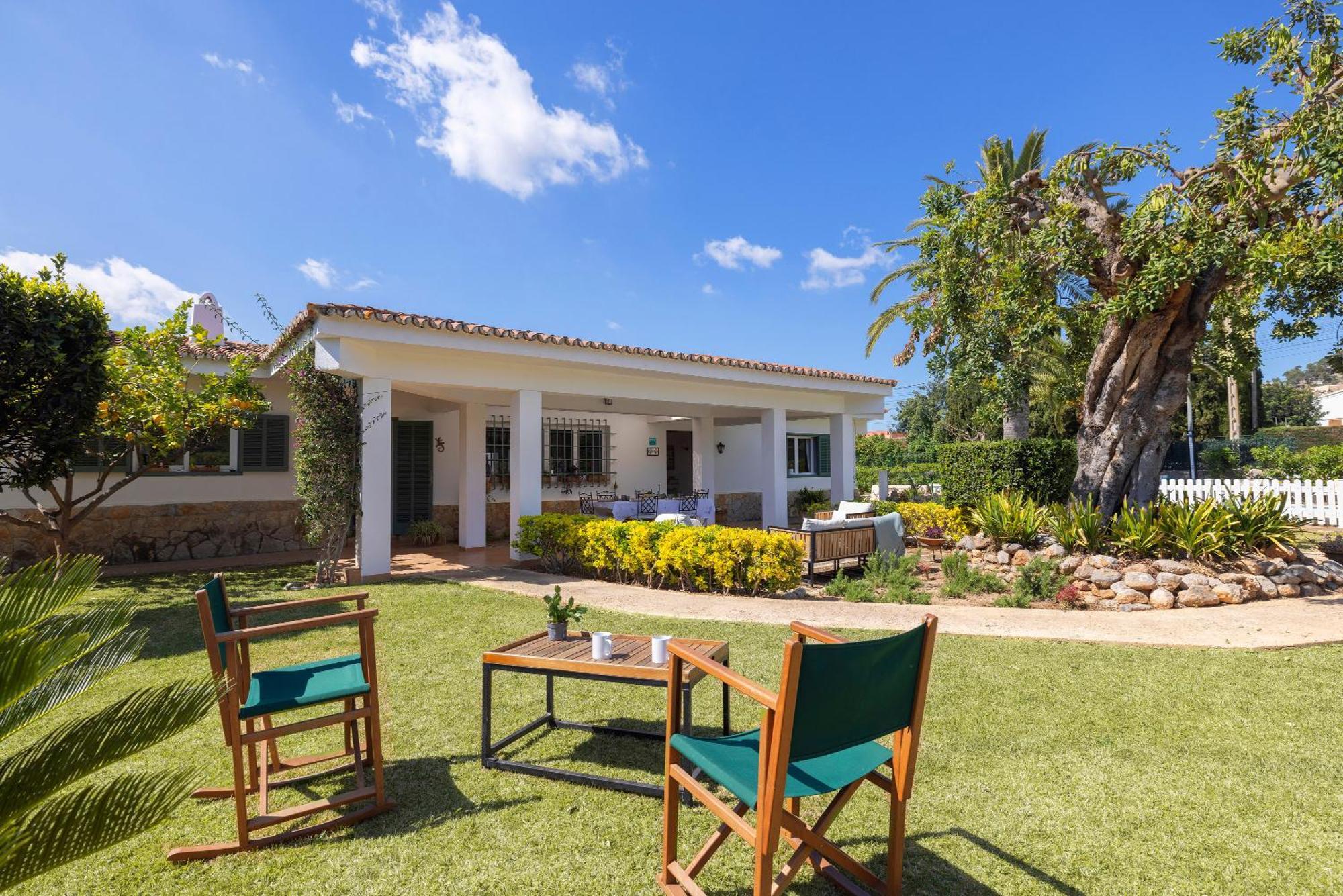 Ideal House For Two Families With Pool And Barbecue Plamanyola Buitenkant foto