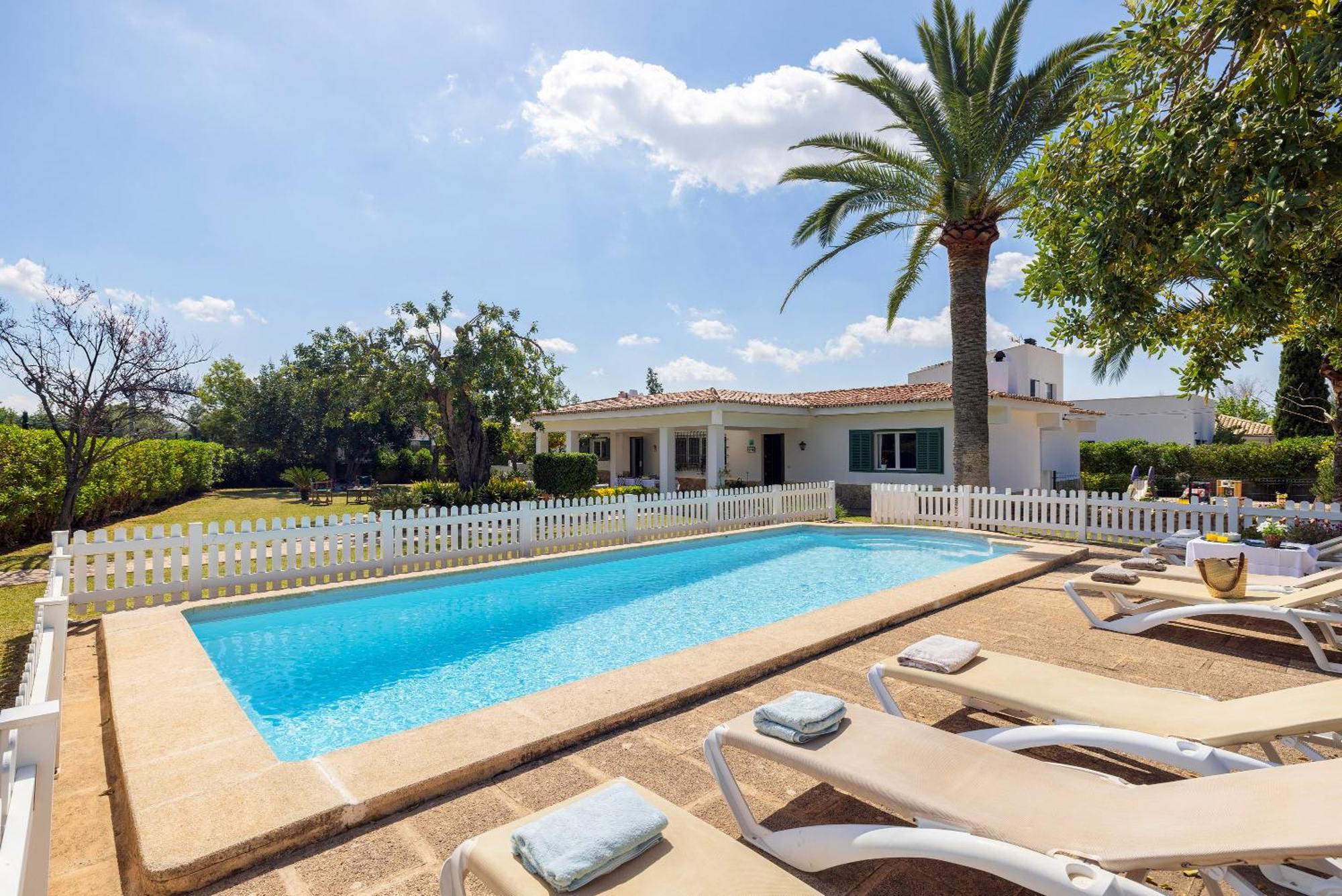 Ideal House For Two Families With Pool And Barbecue Plamanyola Buitenkant foto