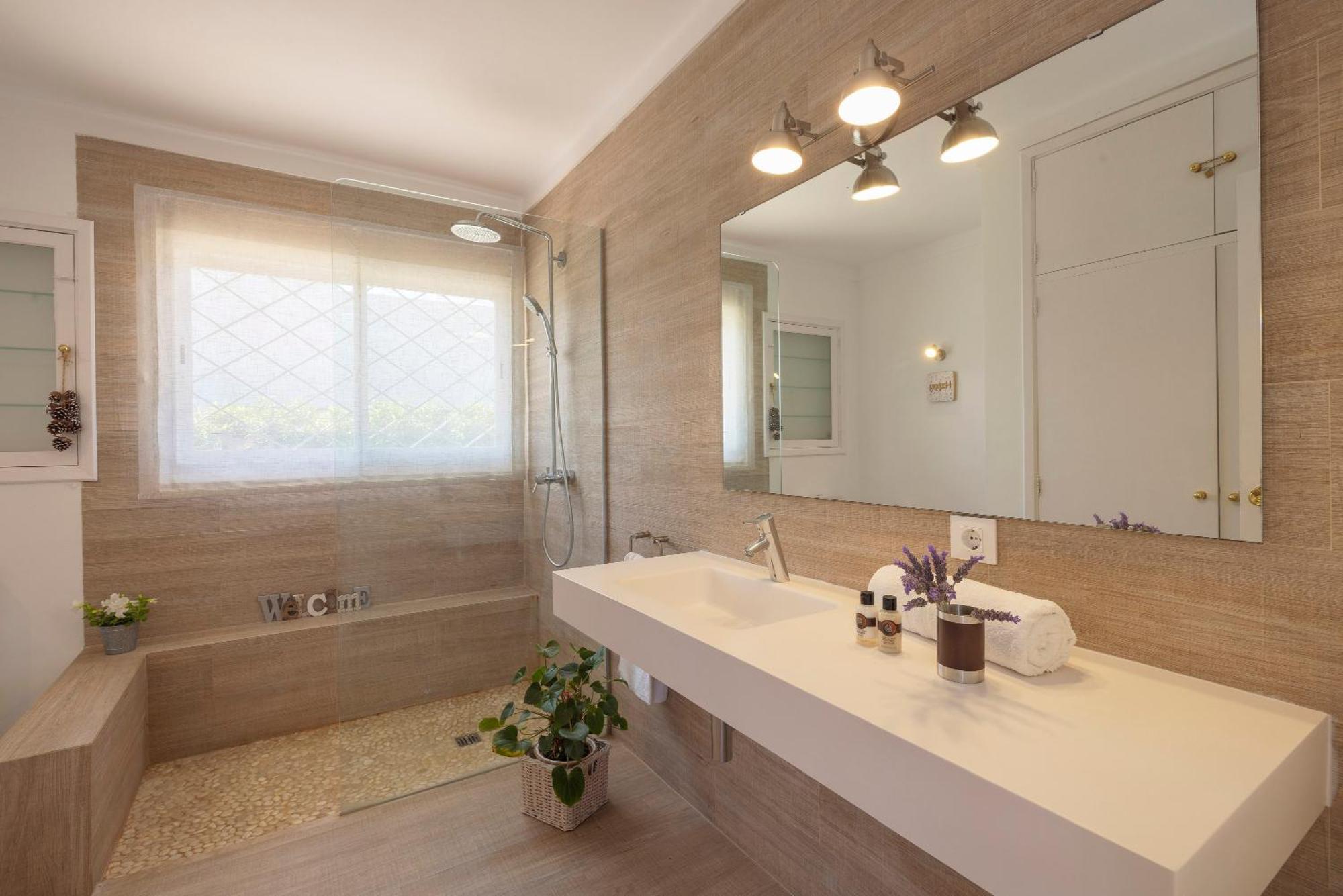 Ideal House For Two Families With Pool And Barbecue Plamanyola Buitenkant foto