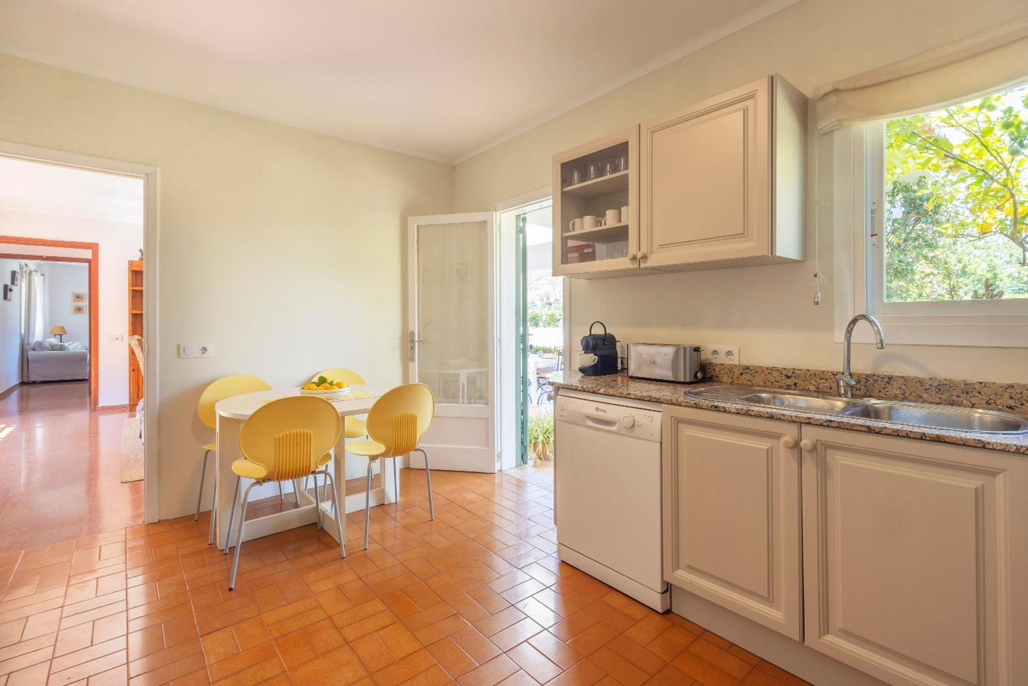 Ideal House For Two Families With Pool And Barbecue Plamanyola Buitenkant foto