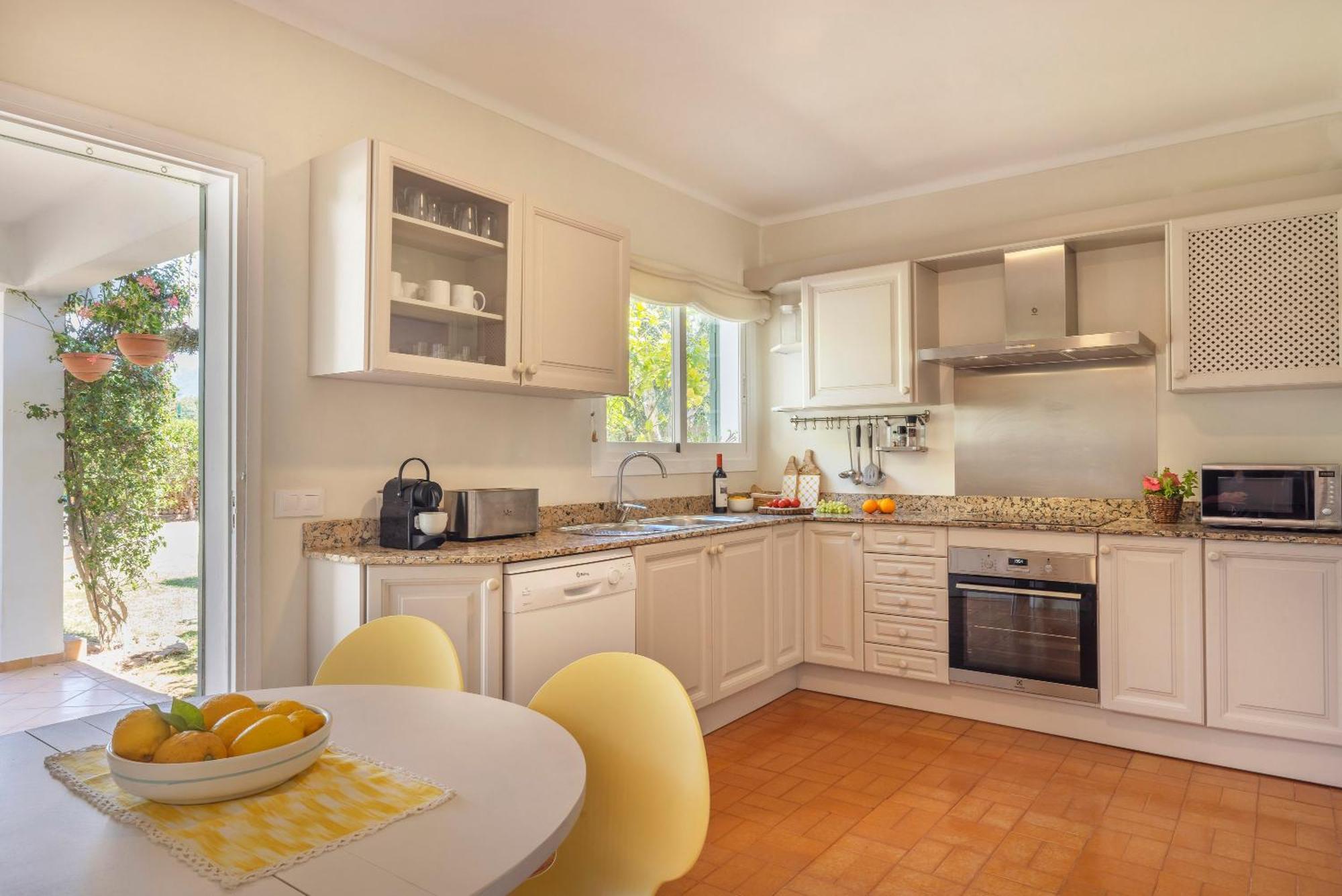 Ideal House For Two Families With Pool And Barbecue Plamanyola Buitenkant foto